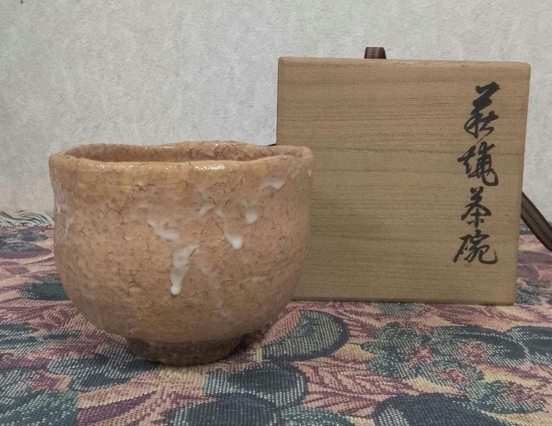 九世坂高麗左衛門　萩焼茶碗　共箱　萩焼　茶碗　茶道具 Amazon.co.jp: 十世 坂高麗左衛門 萩焼茶碗 共箱 共布付き 保証品